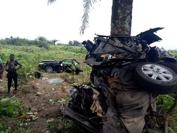 Man walks out without any injury after his car crashed into a tree, splitting into two in Delta (photos)