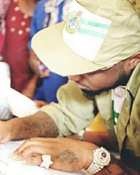 Davido Mobbed By Corpers At Lagos NYSC Camp During His Arrival (Photos+Video)