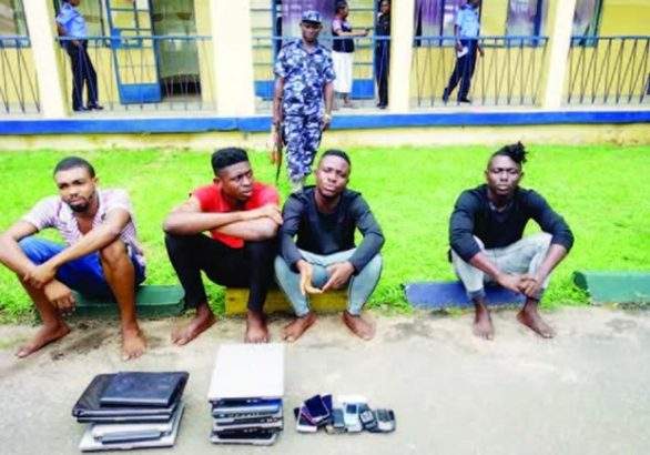 Yahoo boys scam foreigner of €15,000, victim travels down to Nigeria to arrest them