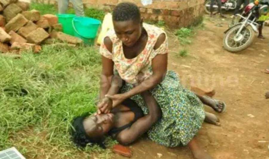 Married women strip naked, fight dirty over 'lover boy' widower in Anambra
