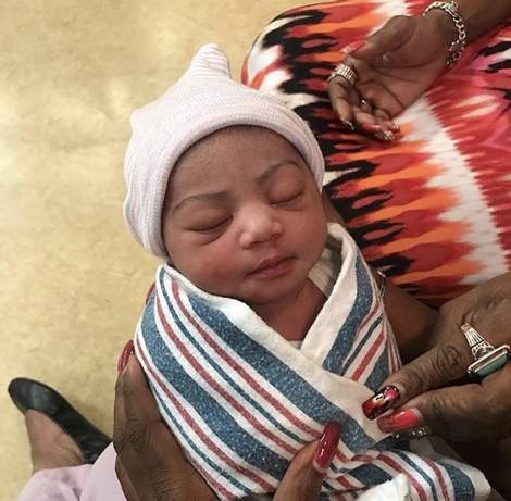 Adorable Photos Of Newborn Babygirl With Full Eyebrows Melt Hearts Online (Photos)