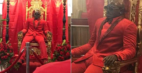 Dead Man Spotted Sitting On A Throne Like A King At His Own Funeral (Photos)