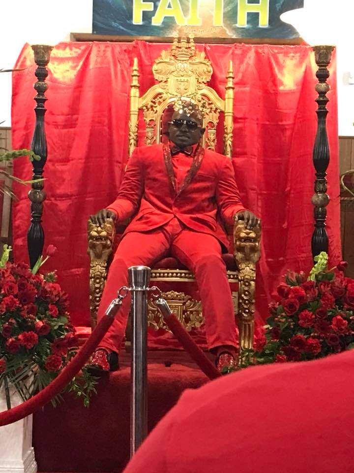 Dead Man Spotted Sitting On A Throne Like A King At His Own Funeral (Photos)