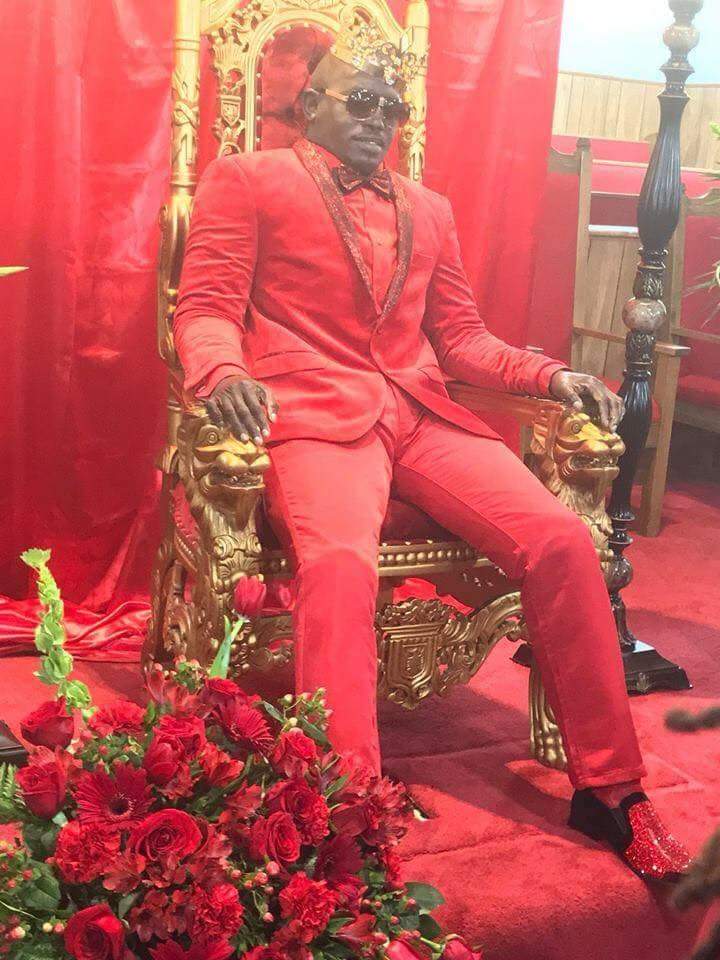 Dead Man Spotted Sitting On A Throne Like A King At His Own Funeral (Photos)
