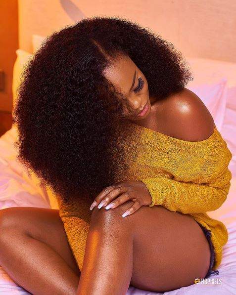 Cee-C exposes fresh thighs in new photos