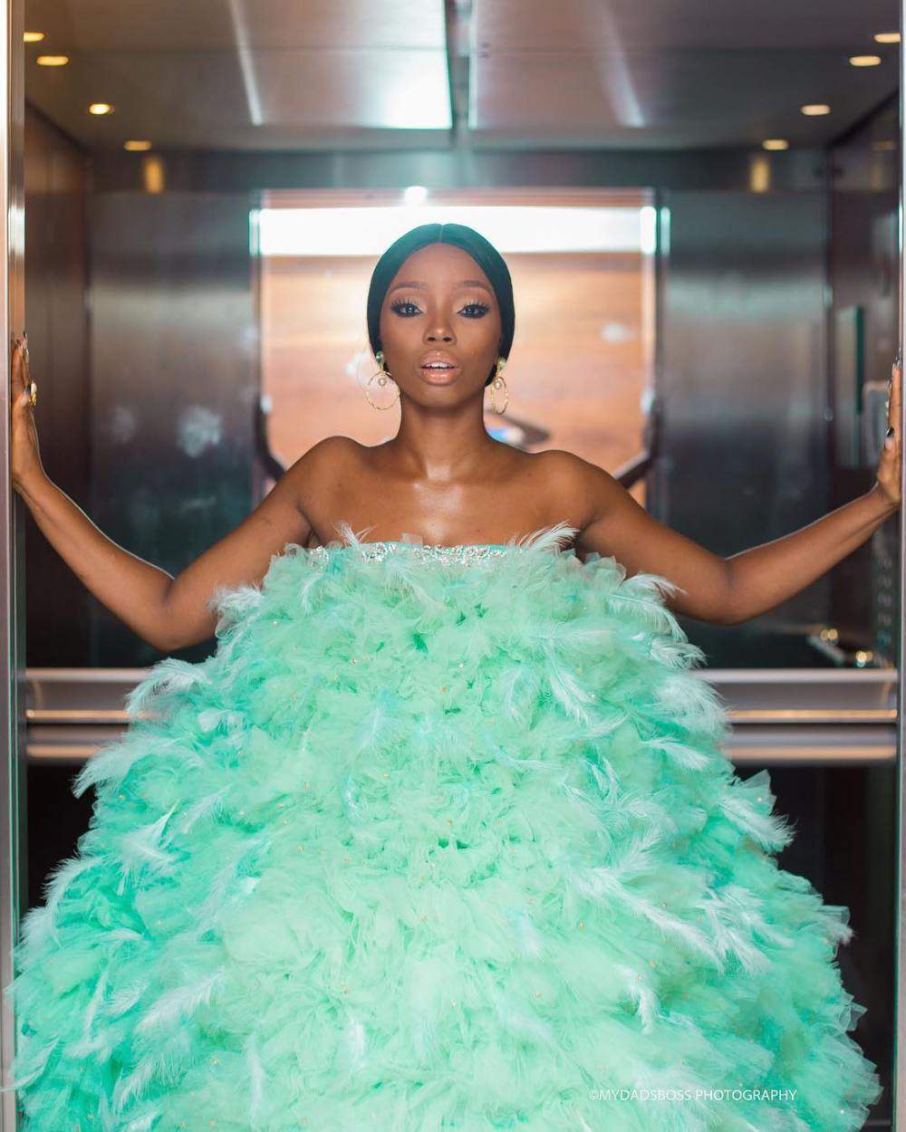 Teddy A reacts to BamBam's feather outfit to the 2018 AMVCA