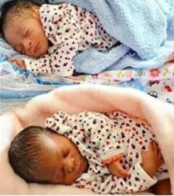 Alafin of Oyo welcomes a set of twins with one of his young wives (Photos)