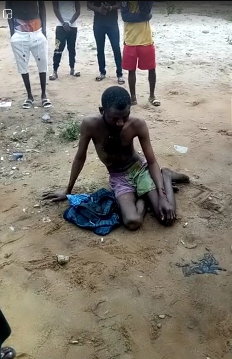 Yahoo Boy Caught Cleaning Someone's Urine With Handkerchief In Delta, Beaten