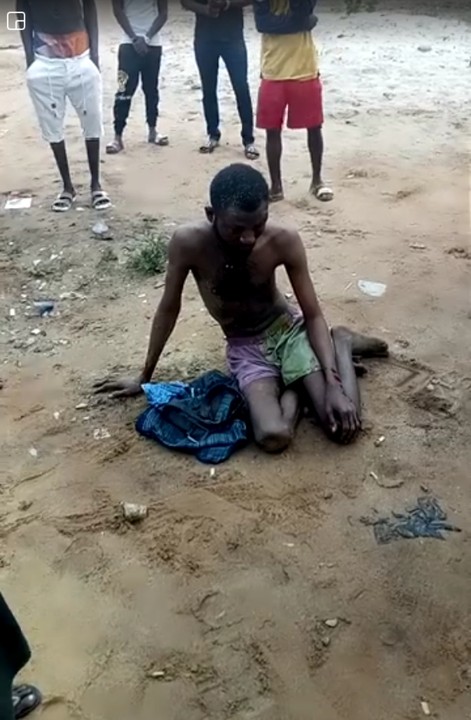 Yahoo Boy Caught Cleaning Someone's Urine With Handkerchief In Delta, Beaten