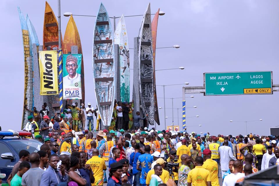 See photos of Lagosians that came out enmass to welcome President Buhari