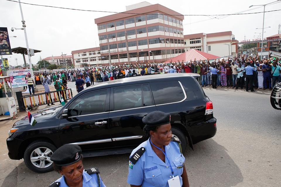 See photos of Lagosians that came out enmass to welcome President Buhari