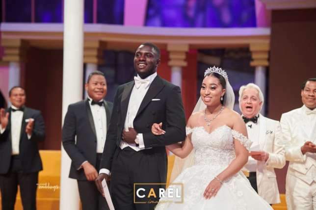Oyakhilome's Daughter's Wedding: Singer Nathaniel Bassey replies a fan who reacted to the absence of the bride's mom