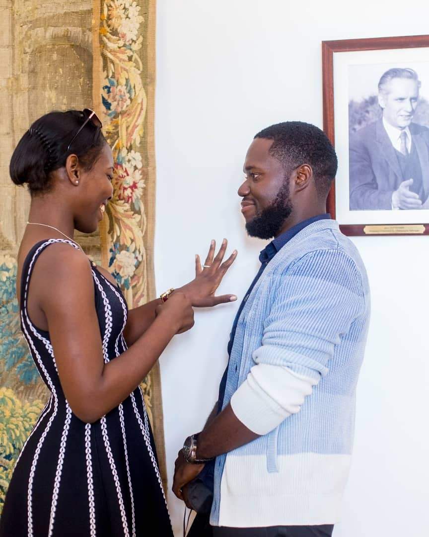 Man weeps as he proposes to his girlfriend whom he met on Facebook (Photos)