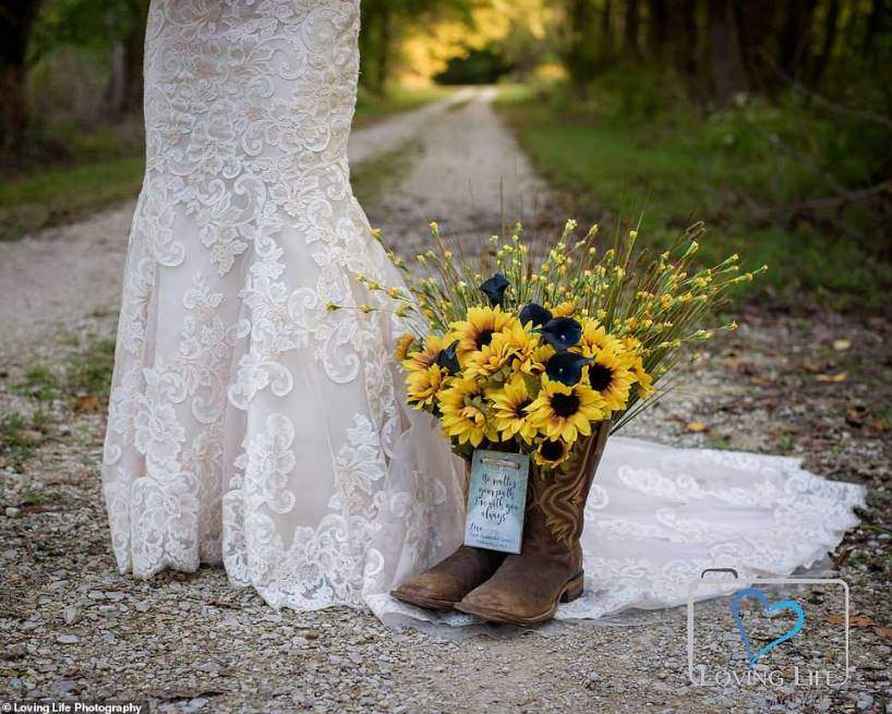 Grieving bride wears wedding dress to fiancé's grave on wedding day (Photos)