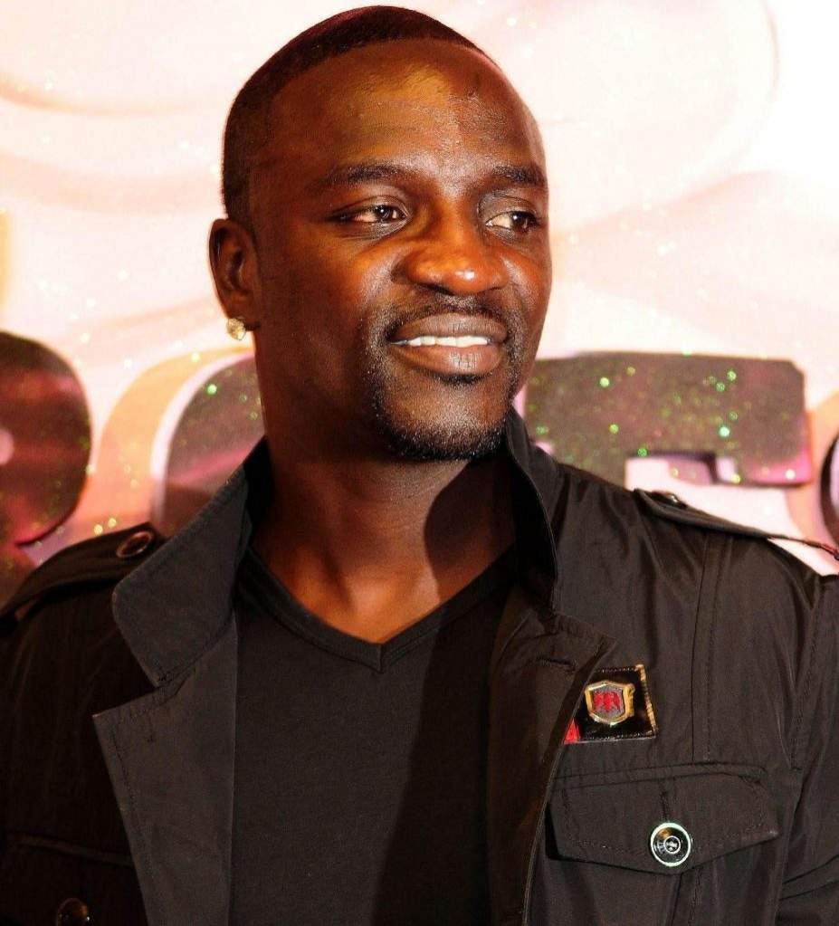 Akon Mobbed At Idumota Market In Lagos