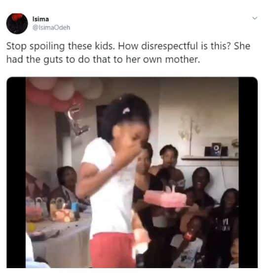 Girl smashes her birthday cake into her mother's face in revenge (video)