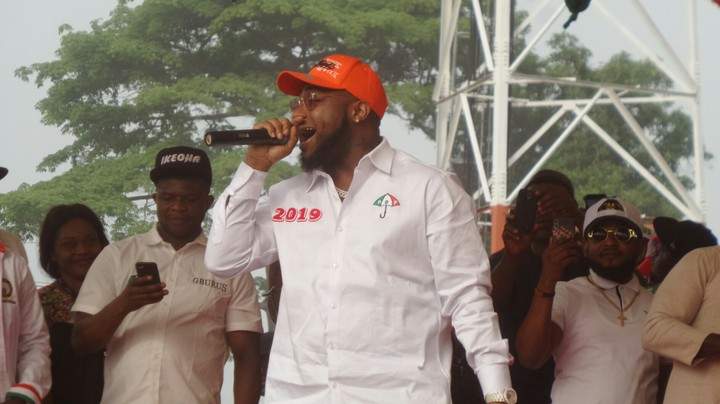 I Am Not A Party Man - Says Davido On His Way To PDP Enugu Rally, Rocking PDP Shirt (Photos)