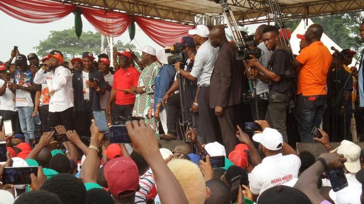 I Am Not A Party Man - Says Davido On His Way To PDP Enugu Rally, Rocking PDP Shirt (Photos)