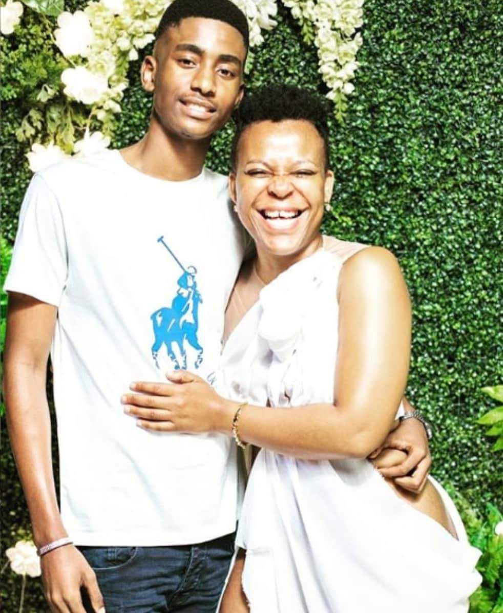 Zodwa Wabantu Having Sexin Public - Pantless dancer, Zodwa Wabantu spotted with her new lover after dumping her  ex who she engaged (Photos) - Torizone