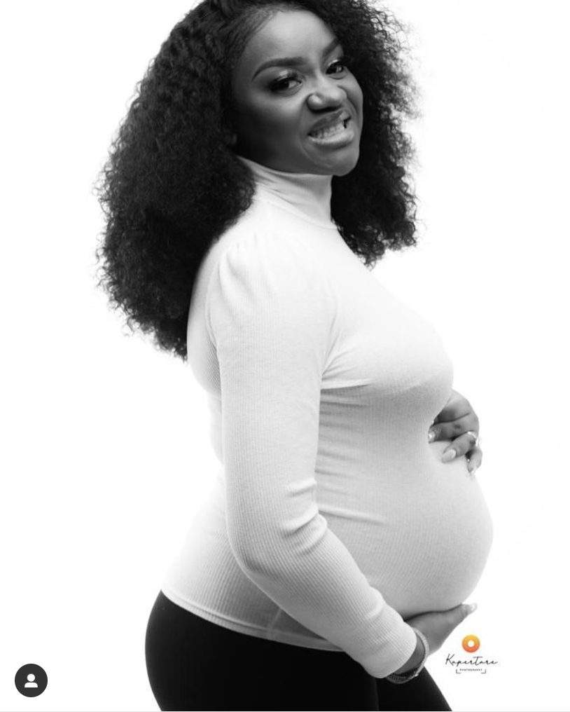 Davido's fiancee Chioma narrates pregnancy experience... shares beautiful maternity photo.