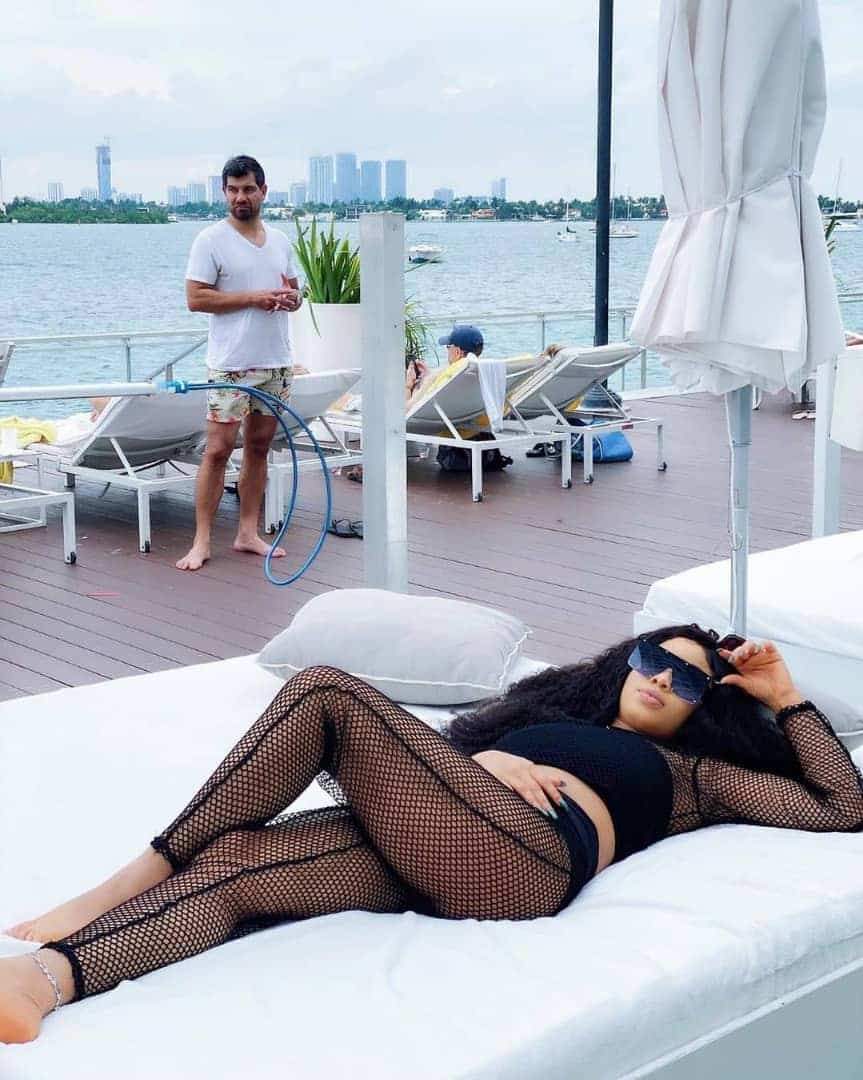Nina and her new man enjoy their vacation in Miami (photos)