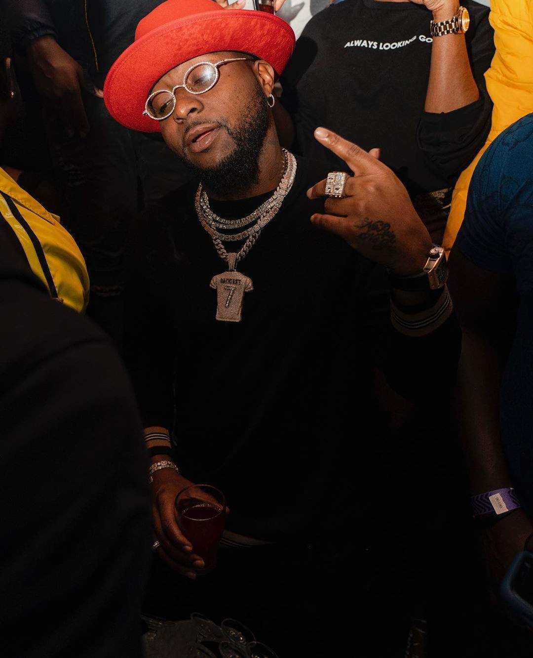 Davido buys another diamond plated eyeglass, barely a day after the former one got missing (Video)