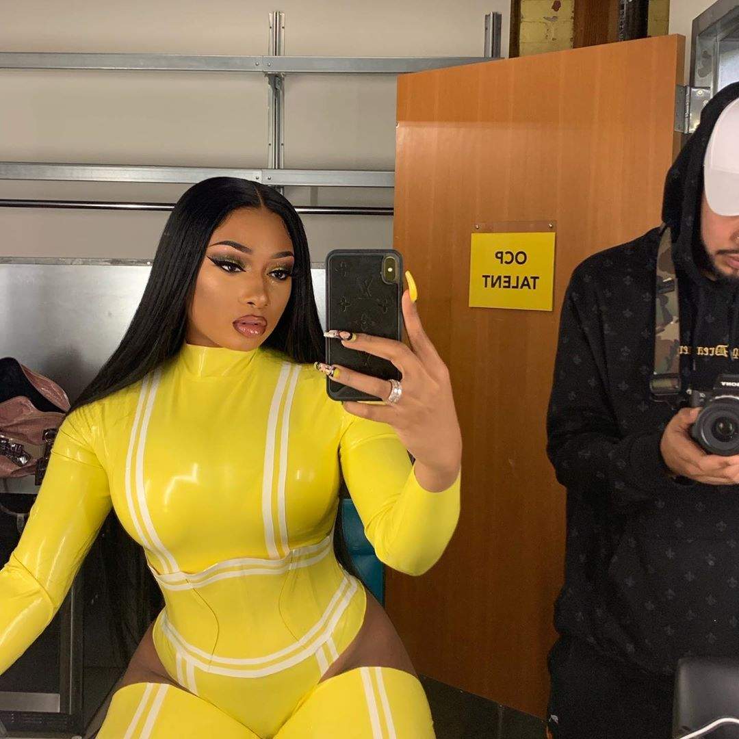 Nigerians react as Davido refuses to rock Meghan Thee Stallion's backside on stage (video)