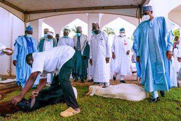 Buhari observes Eid-Kabir prayers with his family and aides in Abuja (Photos)
