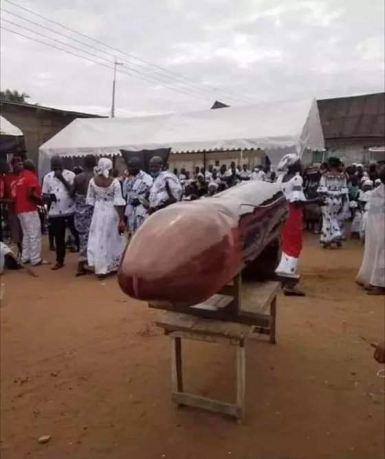 See moment a perceived 'Slay Queen' was buried in a 'gbola-shaped' coffin (Photo)