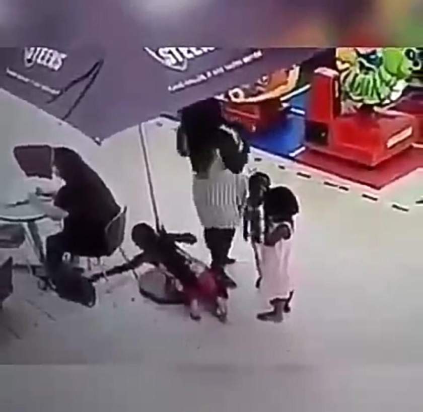 Little girl caught on camera stealing a lady's bag while her mother watched (Video)