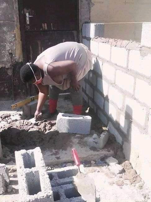 Lady builds her own house from scratch to finish all alone with no external help (Photos)