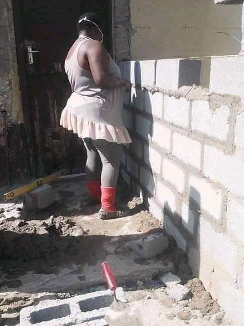 Lady builds her own house from scratch to finish all alone with no external help (Photos)