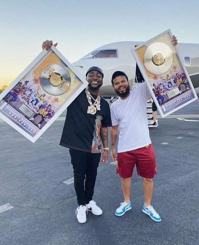 Davido receives honorary plaque as his album hits 1 billion streams (Photo)