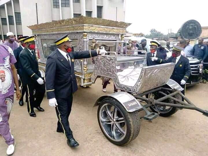 Oil magnet, Chief Anthony buried in an elaborate casket worth ₦34 million (photos)