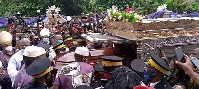 Oil magnet, Chief Anthony buried in an elaborate casket worth ₦34 million (photos)