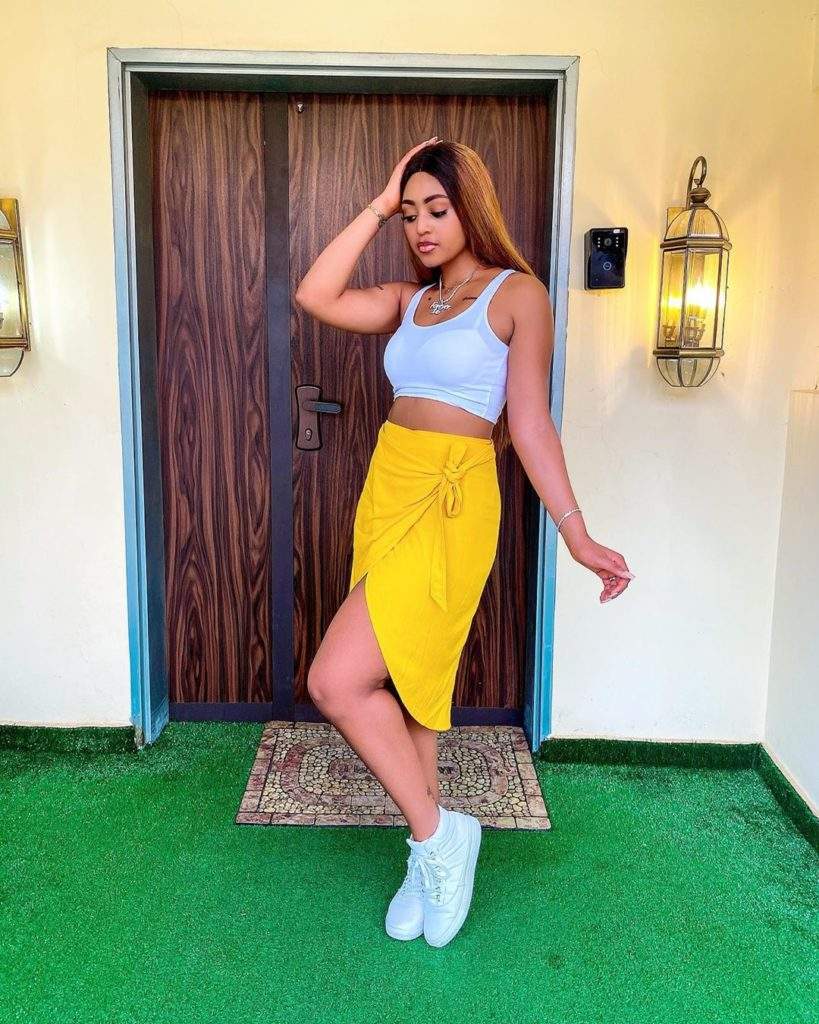 Regina Daniels hot post baby body has got people talking!