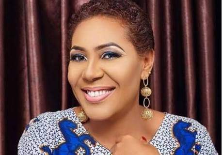Veteran actress Shan George drags people showing her fake love (Video)