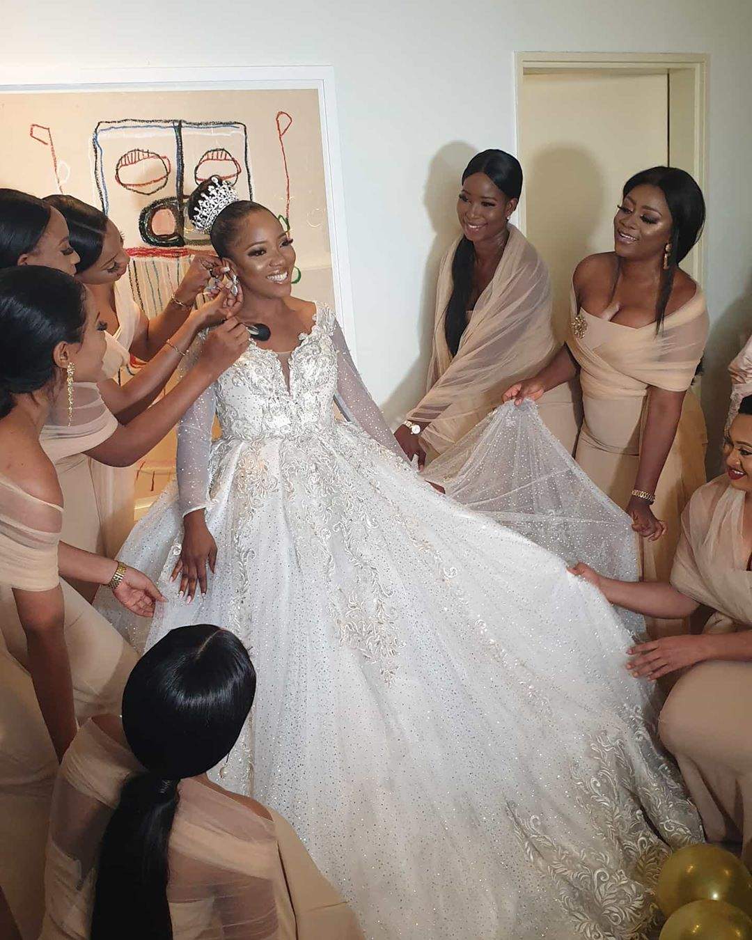 Sandra Ikeji shuts down Lagos with 200 bridesmaids (photos)