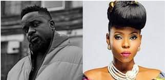 Sarkodie publicly apologizes to Yemi Alade, 3 years after they fell out