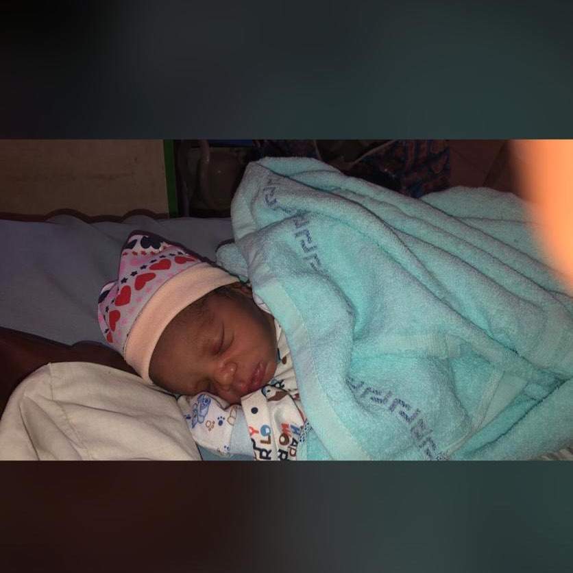Lady narrates how she delivered her baby by herself in a Taxify cab after being stuck in Lagos traffic, says driver was traumatized (photos)