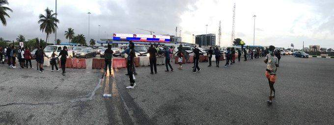 BREAKING: #EndSARS protesters block Lekki toll gate (Photos/Videos)