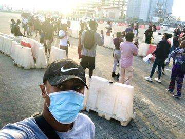 BREAKING: #EndSARS protesters block Lekki toll gate (Photos/Videos)