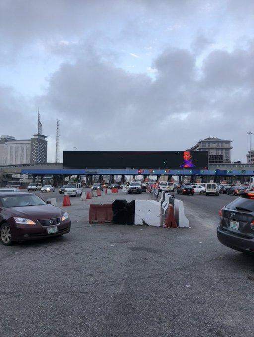 BREAKING: #EndSARS protesters block Lekki toll gate (Photos/Videos)