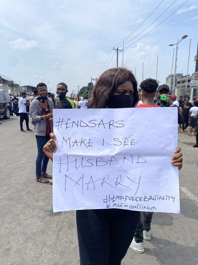 'End SARS make I see husband marry' - Nigerian lady's placard reads
