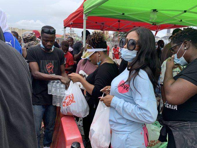 Mercy Eke shares food, money and drinks at Lekki #EndSARS protest (Photos/Video)
