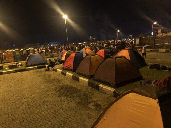 #EndSARS protesters build tents at Lekki Toll gate (Photos)