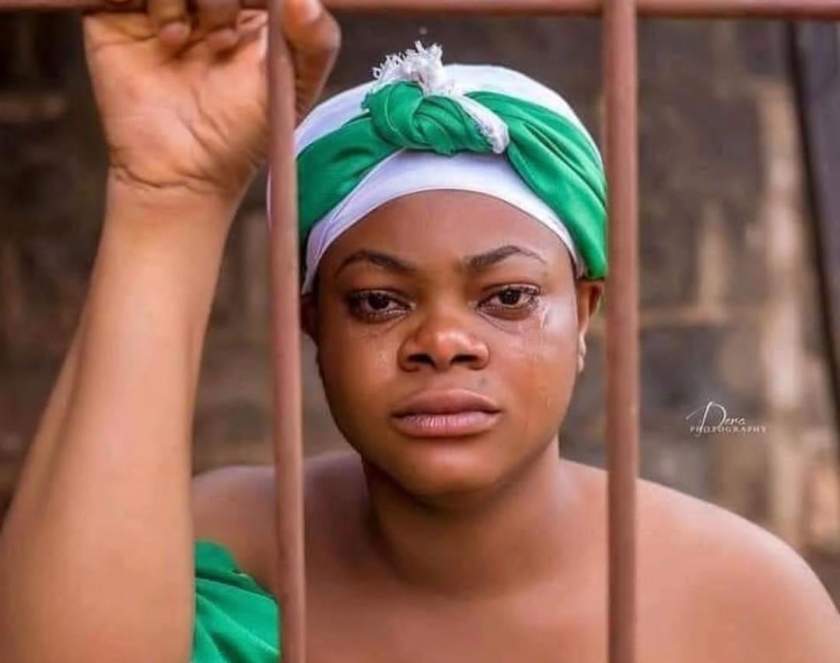 Nigerian lady celebrates Independence day with bizarre photos in a slum