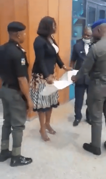 Bold Nigerian lady stages #EndSARS protest inside National Assembly Complex in Abuja (Video)