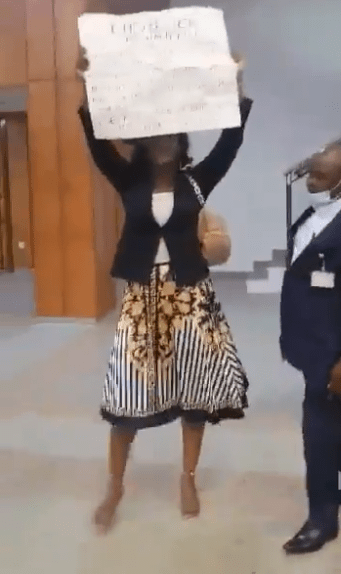 Bold Nigerian lady stages #EndSARS protest inside National Assembly Complex in Abuja (Video)
