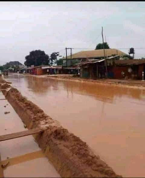 'In celebration of bad road' - Says residents of Imo state as they drink beer on muddy road